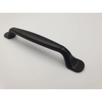 Klasyczny uchwyt meblowy ŁAPKA czarny UR54 128mm Gamet