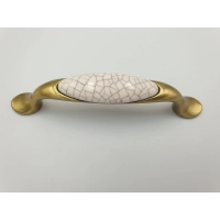 Uchwyt meblowy złoty/porcelana retro stylizowana UP19-96-GAB-MLK-4